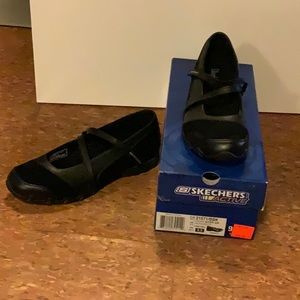 Women’s Skechers active black step ups. Size 9.5